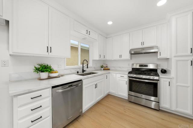 9015 Sovereign Rd, San Diego CA: https://media.crmls.org/mediaz/17d7cef1-0fd8-4cd7-905b-c12c40dfd19e.jpg