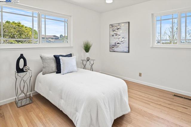 3554 Arcadian Ct, Castro Valley CA: https://media.crmls.org/mediaz/17d7e580-1ffe-4319-9897-a2b713265587.jpg