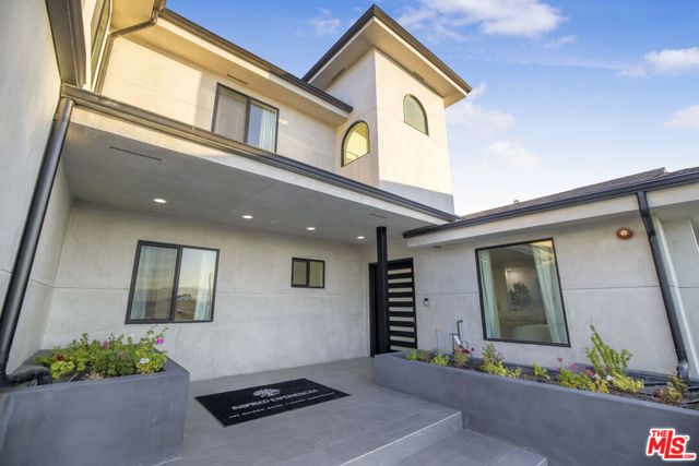 18202 Rancho Street, Tarzana CA: https://media.crmls.org/mediaz/17d7f707-6c28-45b8-99bc-c0529ef2dc30.jpg