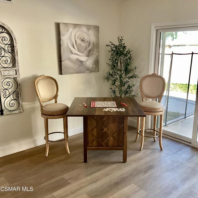 2455 Castlemont Court, Simi Valley CA: https://media.crmls.org/mediaz/17d8169b-ce46-47e2-9fc8-2afa7bbec51a.jpg