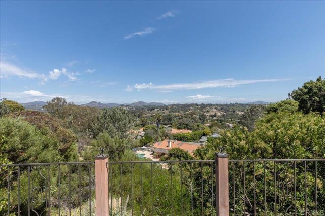 Detail Gallery Image 12 of 24 For 277 via Del Cerrito, Encinitas,  CA 92024 - 5 Beds | 5 Baths