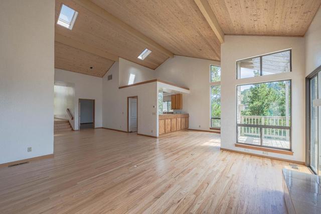 3587 Eastfield Court, Carmel CA: https://media.crmls.org/mediaz/17d87507-05e1-44c8-9fb3-72b3df4ad4fc.jpg