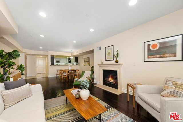 1353 N Fuller Avenue, Los Angeles CA: https://media.crmls.org/mediaz/17d8fca8-91e0-4095-83f3-da29e8c59b40.jpg