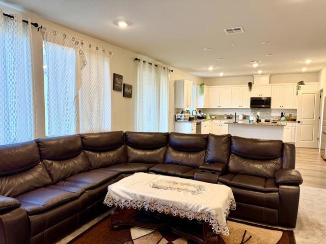 2121 Stagecoach Road, Patterson CA: https://media.crmls.org/mediaz/17d948e3-2435-4ca5-9a47-2474b3bddd91.jpg