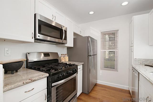 13327 Caminito Ciera, San Diego CA: https://media.crmls.org/mediaz/17d9ea35-db0b-42b7-b26e-c04af22460c9.jpg