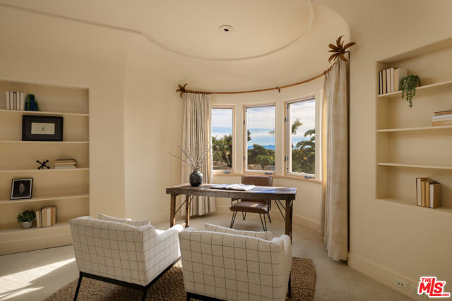 93 Laurel Drive, Rancho Palos Verdes CA: https://media.crmls.org/mediaz/17da0c26-3bec-438b-898b-bf229022cd70.jpg