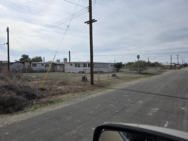 9588 Avenue H, Bombay Beach CA: https://media.crmls.org/mediaz/17da1b72-c94c-4239-bc63-28fa04d6e8e0.jpg