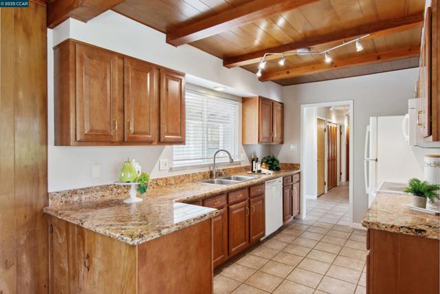 1810 Meadow Lane, Walnut Creek CA: https://media.crmls.org/mediaz/17da936c-bf46-4d72-b18c-5f2db0c19ac2.jpg