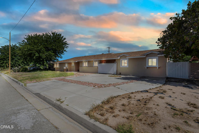543 E Avenue J1, Lancaster CA: https://media.crmls.org/mediaz/17daac4a-83c2-4d76-a062-70db5ca8002d.jpg
