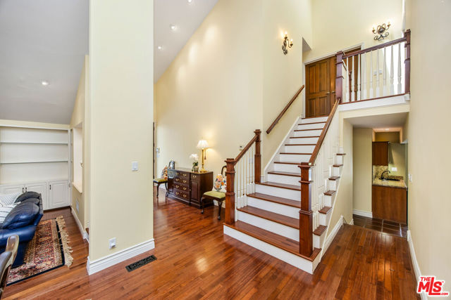 2124 Eric Drive, Los Angeles CA: https://media.crmls.org/mediaz/17dad35f-f040-4f7d-83dc-6c45fd875b54.jpg