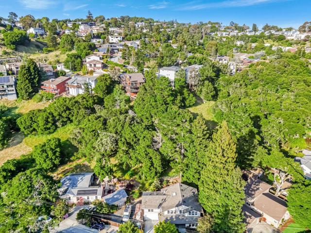 2940 San Juan Boulevard, Belmont CA: https://media.crmls.org/mediaz/17dc0c8f-6cd8-4e03-8a45-be23ac272800.jpg