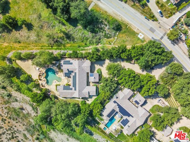 29734 Mulholland Highway, Agoura Hills CA: https://media.crmls.org/mediaz/17dd9dce-78e1-4796-8e8b-a9481e454b2b.jpg
