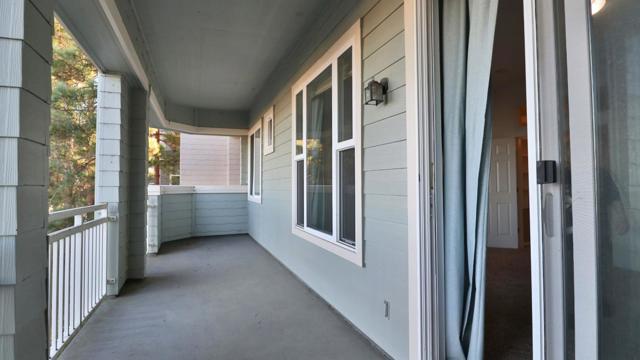 132 Warbler Lane, Brisbane CA: https://media.crmls.org/mediaz/17dde66c-6f5d-42a1-95c2-d3a8d104174c.jpg