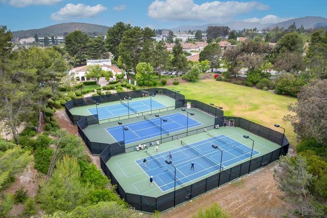 11289 Silver Buckle Way, San Diego CA: https://media.crmls.org/mediaz/17df60c4-4f6a-472f-9558-27654ed8f903.jpg