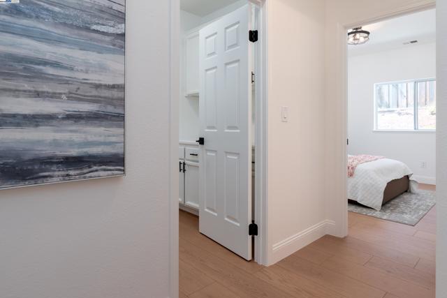 3846 Sheffield Cir, Danville CA: https://media.crmls.org/mediaz/17e07989-4898-484d-9abd-d155104c9ad3.jpg