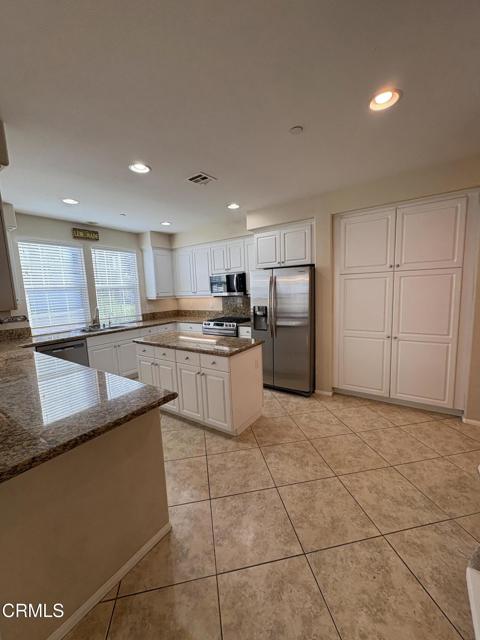 Detail Gallery Image 9 of 41 For 5647 Brubeck St, Ventura,  CA 93003 - 3 Beds | 2/1 Baths