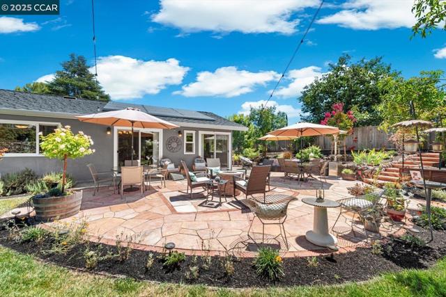 3121 Del Oceano Dr, Lafayette CA: https://media.crmls.org/mediaz/17e1ab13-83d3-4ecb-95f1-0cd76deb8ea5.jpg