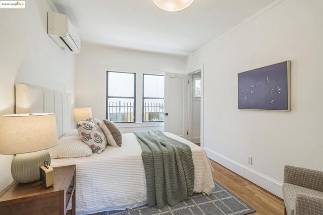 1515 Derby St, Berkeley CA: https://media.crmls.org/mediaz/17e1e962-1839-4176-b794-be4d29487dce.jpg