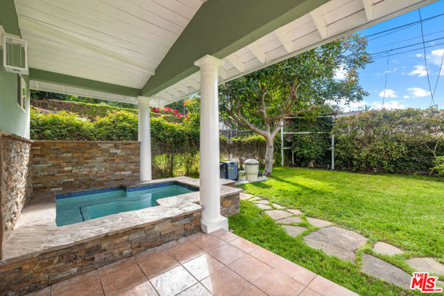 427 W Manchester Avenue, Playa del Rey CA: https://media.crmls.org/mediaz/17e21141-f553-4cf7-83bc-84002818f918.jpg