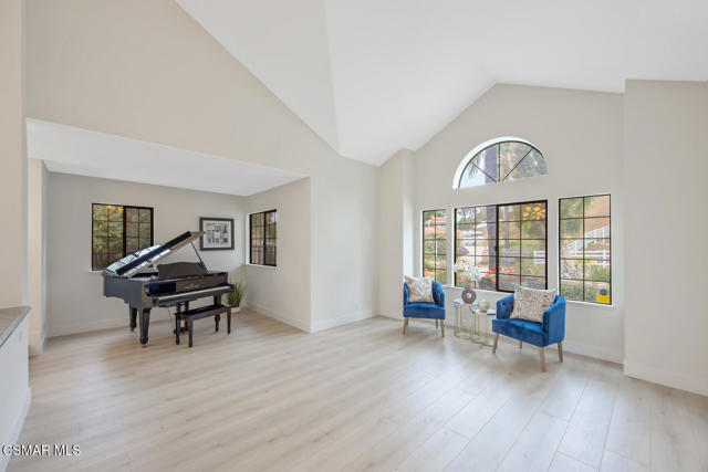 790 Spring Canyon Place, Thousand Oaks CA: https://media.crmls.org/mediaz/17e21f94-86a8-4fb1-8664-9fcb4ad60be9.jpg