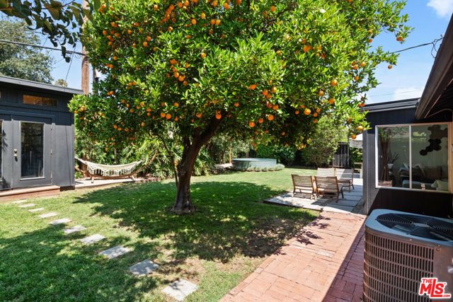 7339 Lasaine Avenue, Van Nuys CA: https://media.crmls.org/mediaz/17e25adb-17ad-4c5e-a41d-b3536fb802a1.jpg
