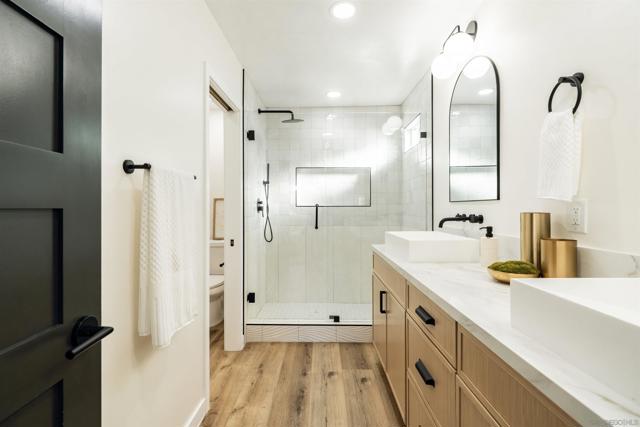 3624 Governor Dr, San Diego CA: https://media.crmls.org/mediaz/17e26920-fbc3-44ae-8cc9-571d24c2452c.jpg