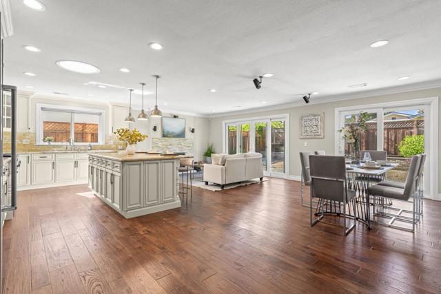 3887 Acapulco Drive, Campbell CA: https://media.crmls.org/mediaz/17e26ce0-6324-4864-baf9-b3d71018dc7a.jpg