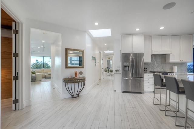 Detail Gallery Image 8 of 25 For 300 9th St., Del Mar,  CA 92014 - 3 Beds | 3 Baths