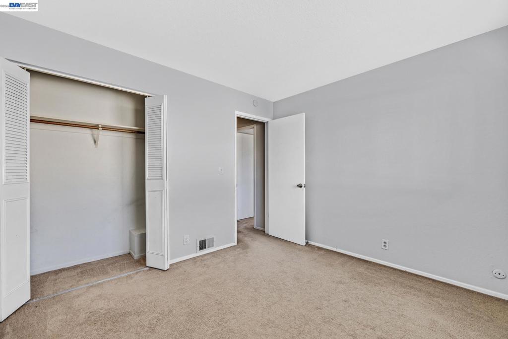 https://media.crmls.org/mediaz/17e29d7d-c814-47de-8909-863aa9e0a1ff.jpg?preset=X-Large