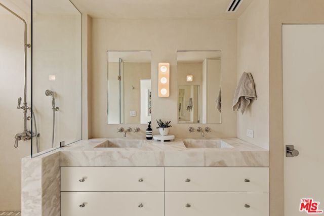 712 Nowita Place photo 8