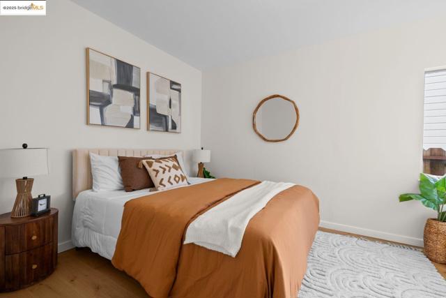 1241 Park Ave, Alameda CA: https://media.crmls.org/mediaz/17e30401-98d8-44a6-9a2c-39f1729344c1.jpg