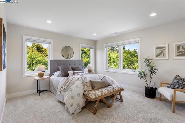 1002 Middle Ave, Menlo Park CA: https://media.crmls.org/mediaz/17e30840-714e-49a1-8fbf-808fdaa31173.jpg