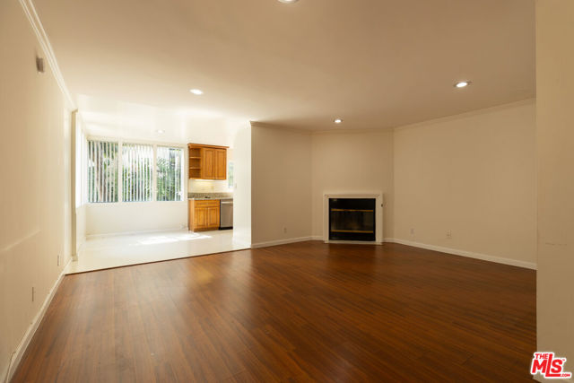 1233 BARRY Avenue, Los Angeles CA: https://media.crmls.org/mediaz/17e3421f-d6cc-4781-bf1a-4a87305dd4f5.jpg