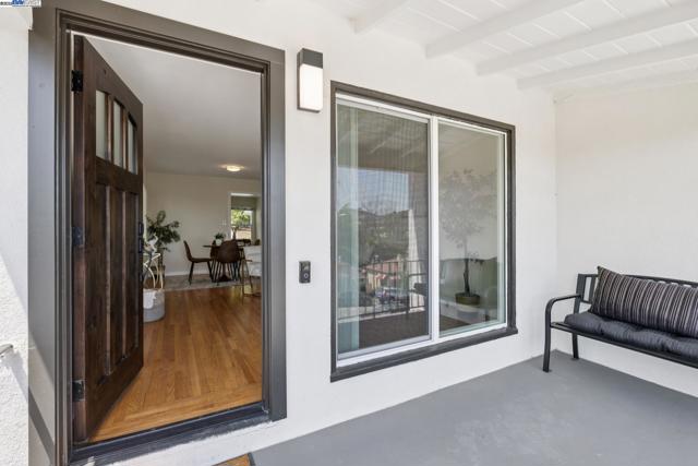 2643 99Th Ave, Oakland CA: https://media.crmls.org/mediaz/17e386d6-7f04-44fb-ad02-40668c1fa238.jpg