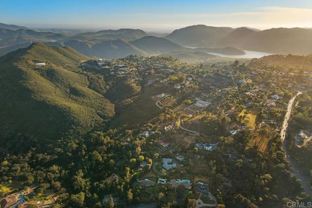 713 Quiet Hills Farm Road, Escondido CA: https://media.crmls.org/mediaz/17e3e2f6-1435-496e-9481-28dded9ebb56.jpg