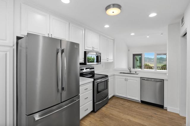 13208 Caminito Mar Villa, Del Mar CA: https://media.crmls.org/mediaz/17e417eb-cc20-45b6-b644-c7e7157b6089.jpg