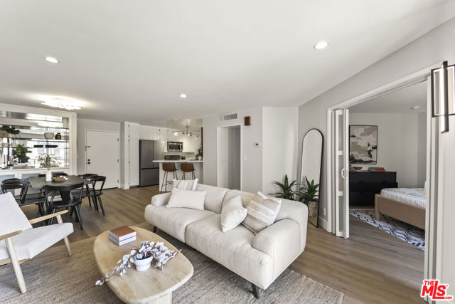 4589 Via Marisol, Los Angeles CA: https://media.crmls.org/mediaz/17e445e1-35b6-4202-8f7d-011d9574856a.jpg