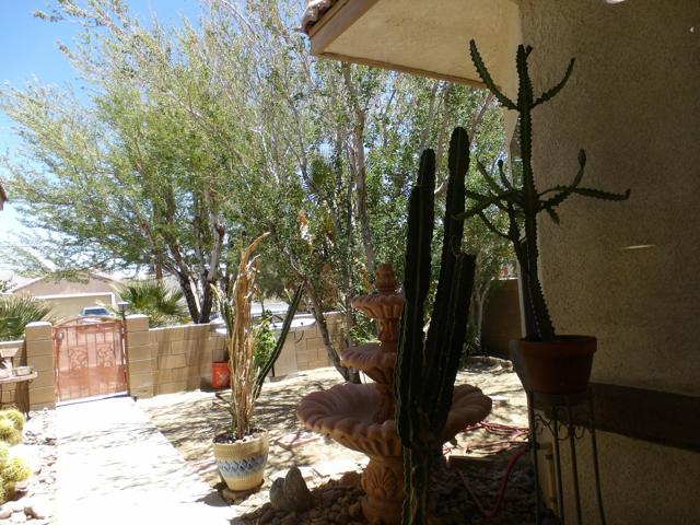 13569 Caliente Drive, Desert Hot Springs CA: https://media.crmls.org/mediaz/17e60c1f-6219-49b5-b16d-d3d0b5d71c74.jpg