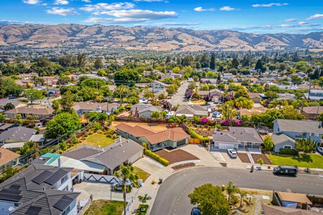 2733 Suisun Avenue, San Jose CA: https://media.crmls.org/mediaz/17e641cc-43c0-4b68-af3d-03f556b22263.jpg