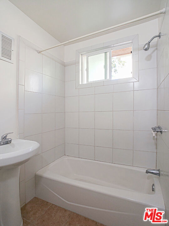 453 N Kingsley Drive, Los Angeles CA: https://media.crmls.org/mediaz/17e65863-49c8-4fbf-8ef2-a5140ca64734.jpg
