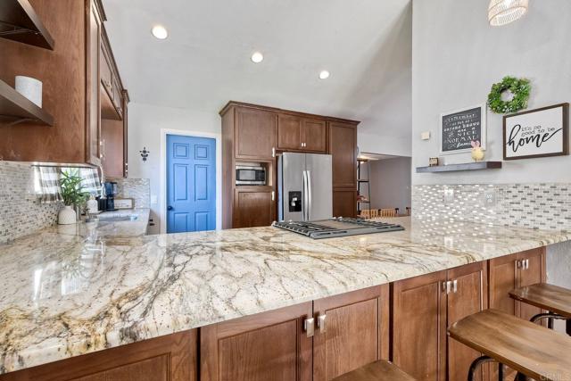 Detail Gallery Image 5 of 52 For 1807 Calle Sinaloa, Vista,  CA 92084 - 4 Beds | 2 Baths