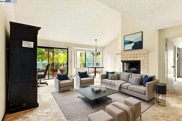2437 Sebastopol Ln, Hayward CA: https://media.crmls.org/mediaz/17e697bd-f605-4db6-a05d-cf8067047252.jpg