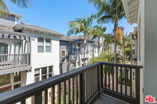 6010 Celedon, Playa Vista CA: https://media.crmls.org/mediaz/17e6bb20-d026-4410-912e-4679cf3ee02a.jpg