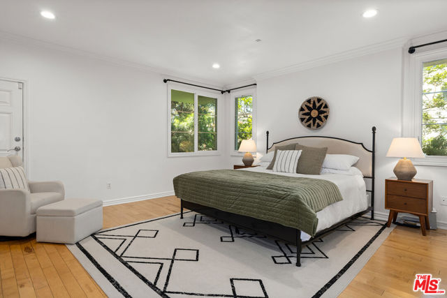 1601 S Bentley Avenue, Los Angeles CA: https://media.crmls.org/mediaz/17e73914-8b29-4a04-b8d1-f1c83154e6e7.jpg