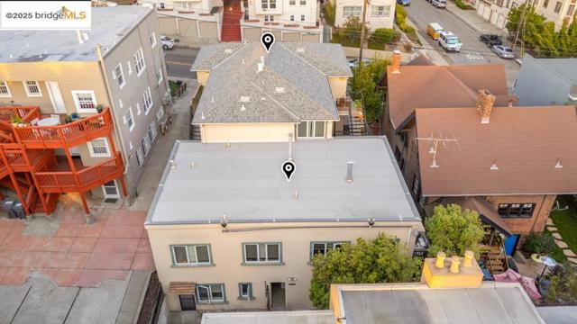 539 Mandana, Oakland CA: https://media.crmls.org/mediaz/17e7b0e2-7ab9-4f8f-8eb4-e4e0c9bc2049.jpg