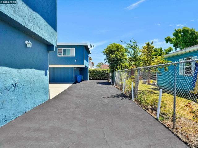 2518 Manchester Ave, San Pablo CA: https://media.crmls.org/mediaz/17e7c033-d369-488d-8551-0557aac4daee.jpg