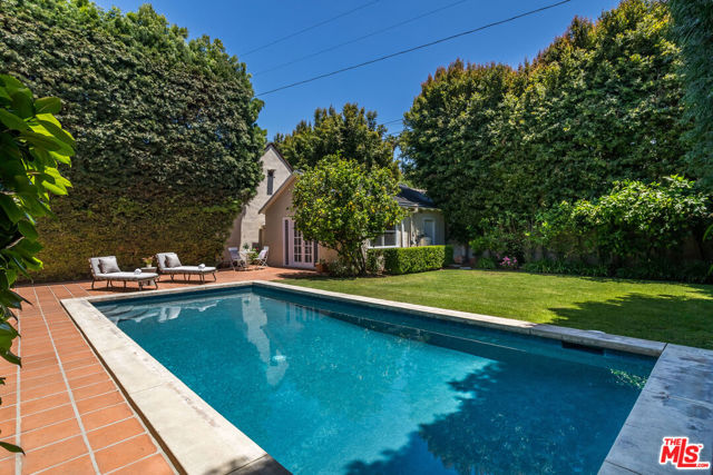 1622 N Orange Grove Avenue, Los Angeles CA: https://media.crmls.org/mediaz/17e7cace-c540-4c06-bfa1-dad30dde16cf.jpg