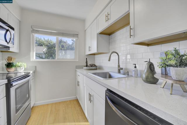 1356 Del Rio Cir, Concord CA: https://media.crmls.org/mediaz/17e89d5f-5fec-4ad4-887b-bff7e415bcbb.jpg