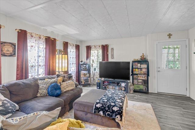 17617 Pond Derosa, Salinas CA: https://media.crmls.org/mediaz/17e8b570-91bd-4cda-9524-64d3012f7d2b.jpg