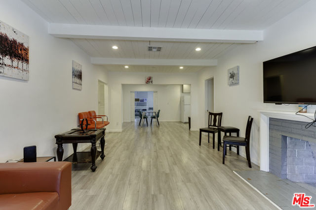 11812 RANDALL Street, Sun Valley CA: https://media.crmls.org/mediaz/17e8ba5b-5548-482e-a646-4e4e0021da76.jpg
